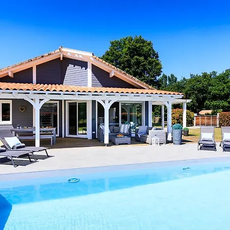 Sleeps 8 *