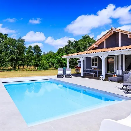 Sleeps 8 فيلة *