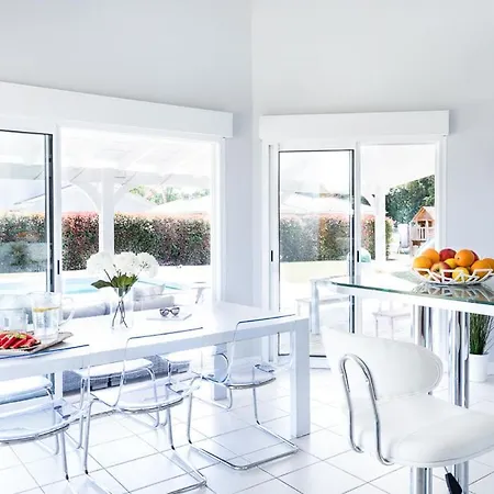 Sleeps 8 *
